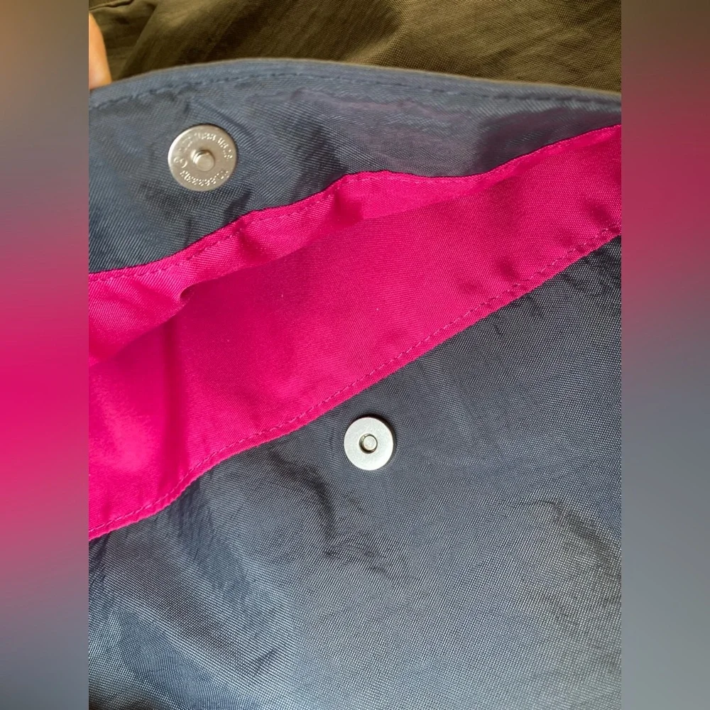 Baggallini Gray Crossbody Bag w/ Zip Closure, Pink Interior, and Lots of Pockets - Picture 5 of 5